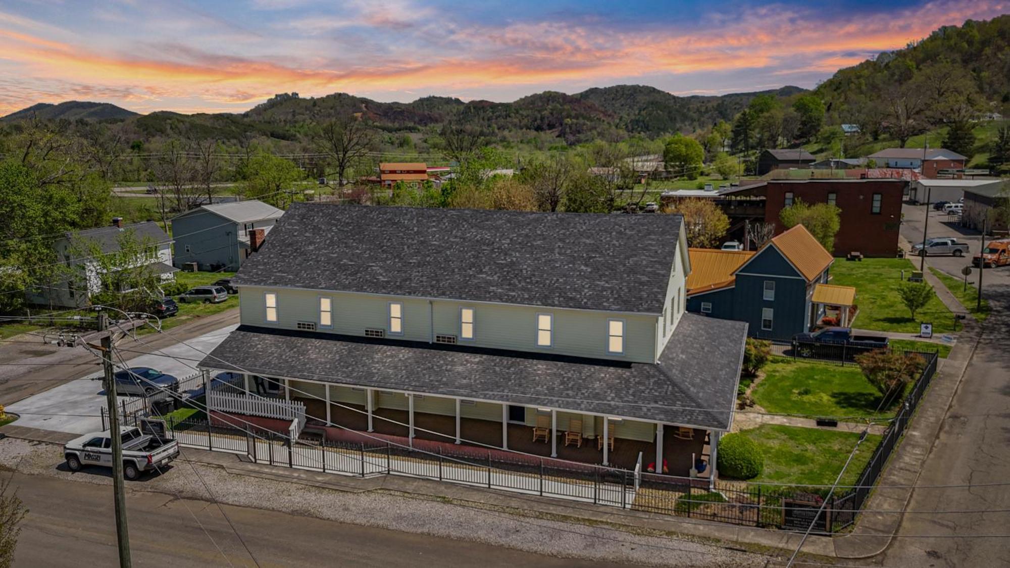 The Tellico Plains Inn And Event Venue Exterior foto